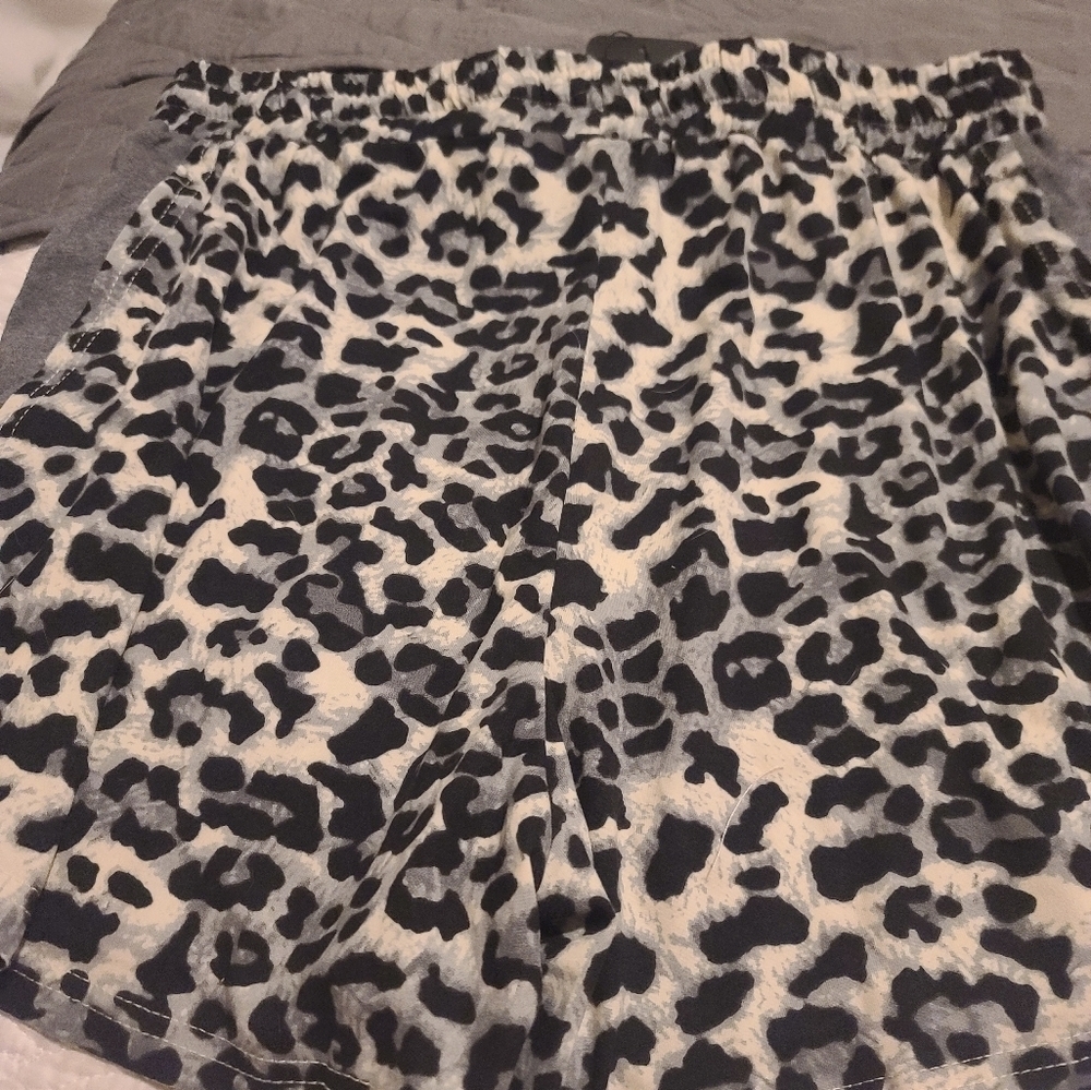BN Leopard Print Shorts with Sporty Panel on Sides size large Grey and black. - Picture 5 of 10